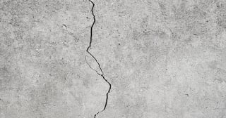 Crack in the concrete of a wall